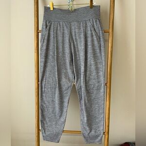 Vuori Heather Gray Women's Joggers, cropped